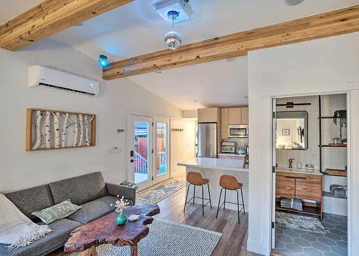 Cozy W/ Patio - Near Dtwn! Apartment