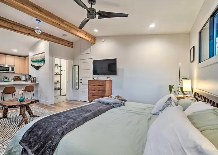 Cozy W/ Patio - Near Dtwn! Apartment Flagstaff