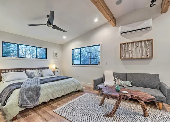 Cozy W/ Patio - Near Dtwn! Apartment *