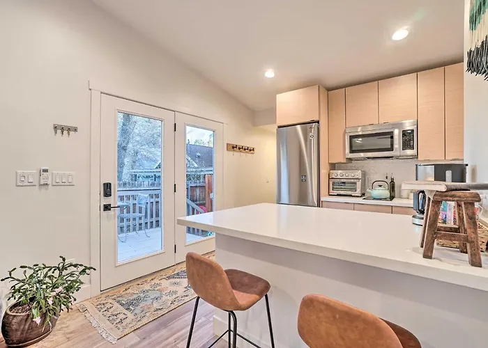 Cozy W/ Patio - Near Dtwn! Apartment *
