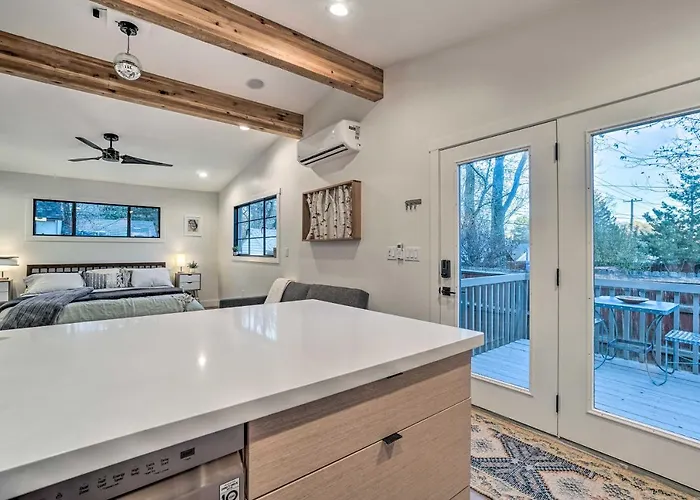 Cozy W/ Patio - Near Dtwn! *